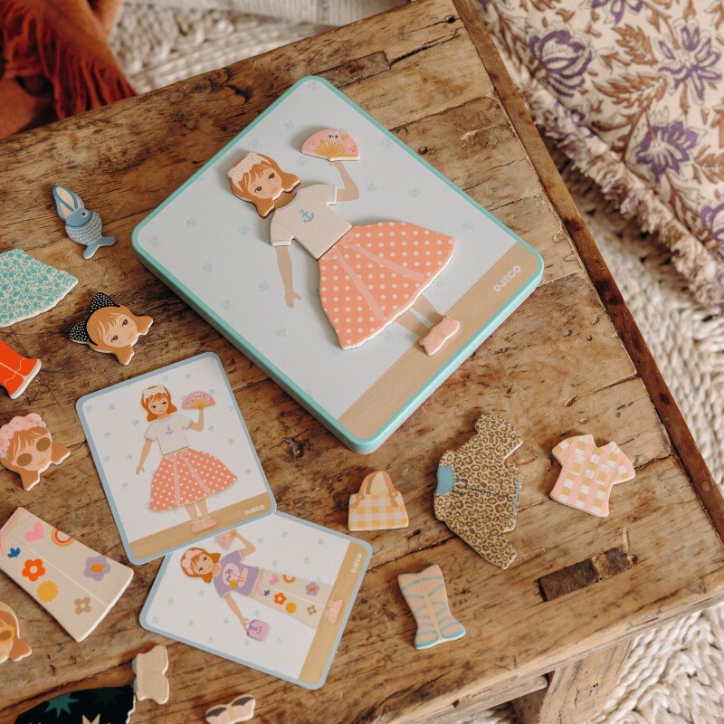 Djeco Inzebox Magnet Game - Dressing Up