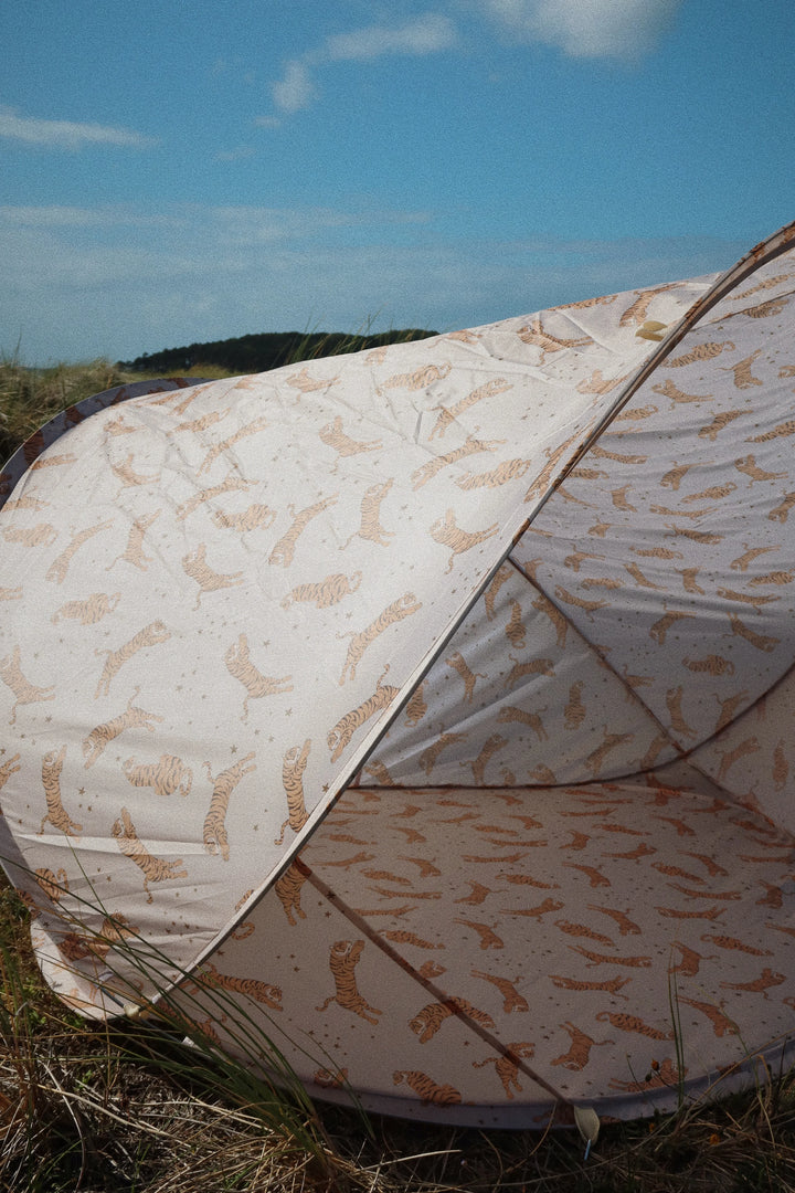 Konges Slojd - Beach Tent Pop Up Shelter UV50+ - Multi Hearts