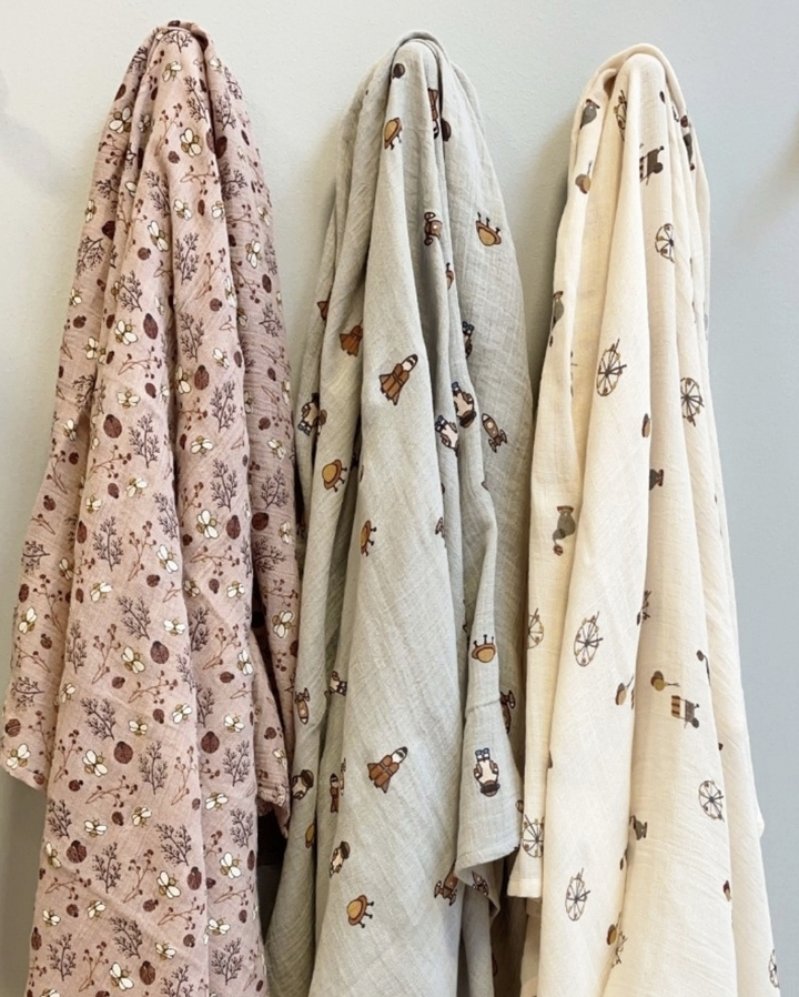 Nuuroo Barri Muslin Swaddle - Creme Circus