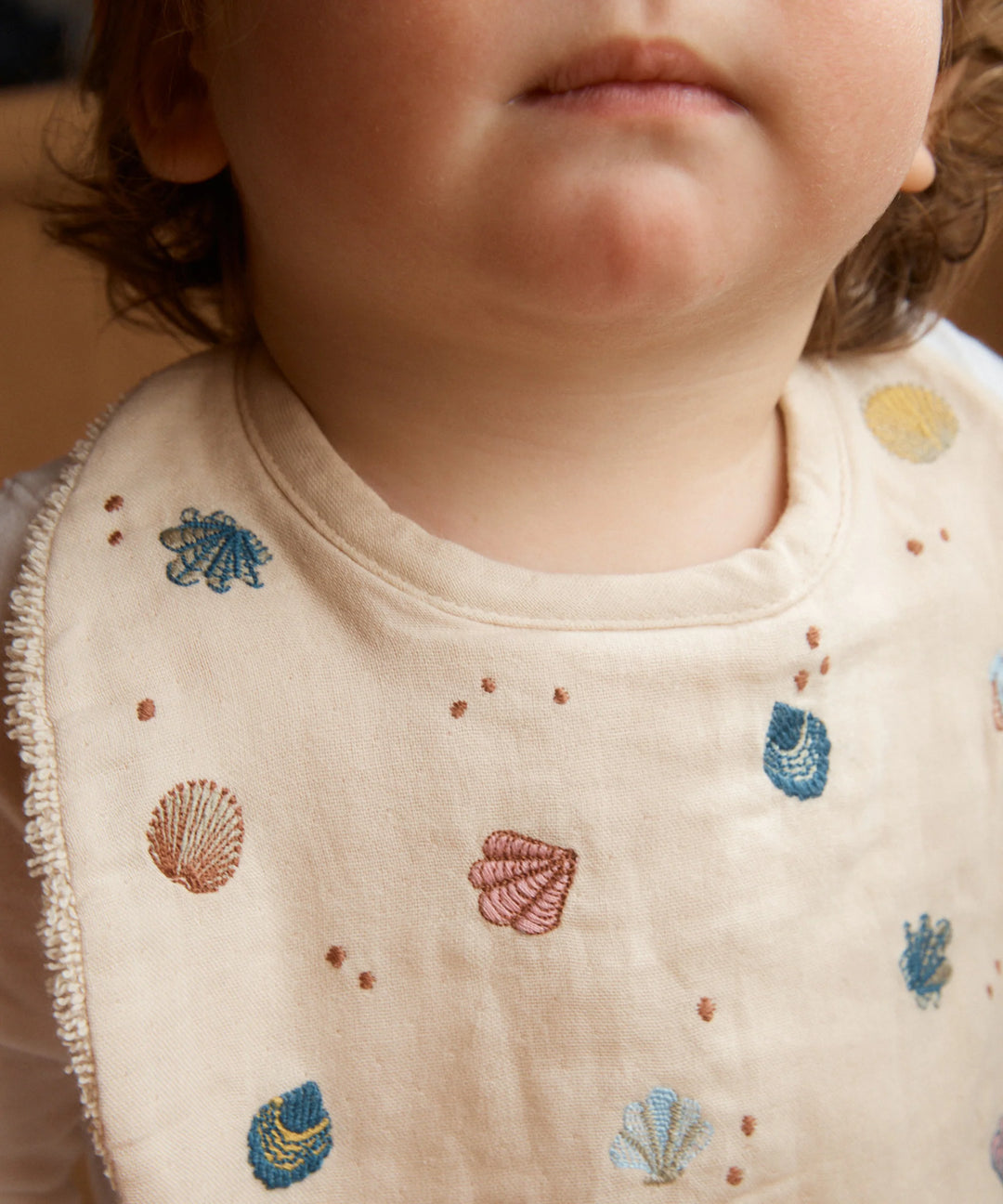 Philé Embroidered Bib - Seashells