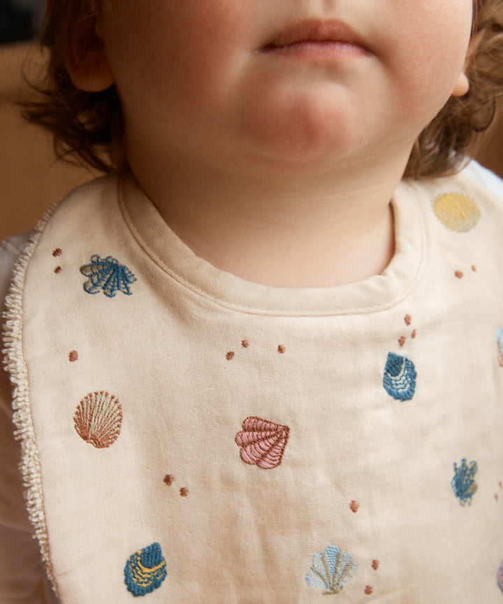 Philé Embroidered Bib - Seashells