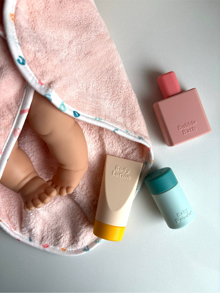 Tiny Harlow Doll Bath Time Set