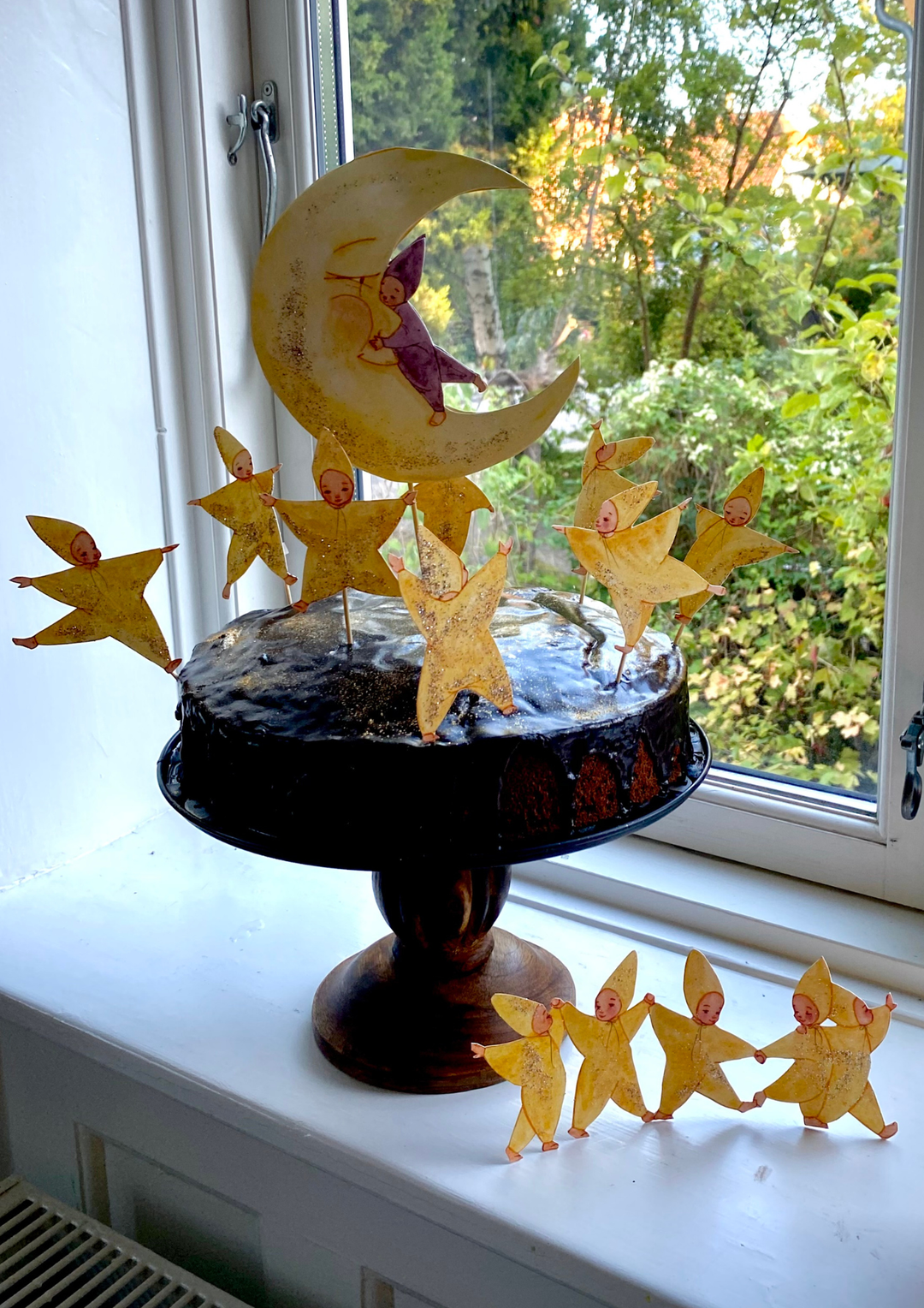 Tall Hat Tales Decoration - Dancing Star Children