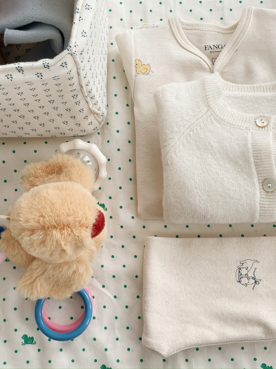 Konges Sløjd Fanga Fontana Baby Sensory Toy - Peluche Mio