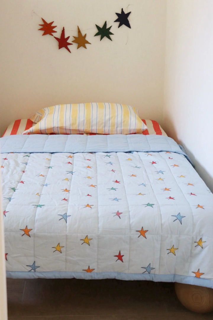 Play Linen Reversible Rainbow Quilt - Retro Star