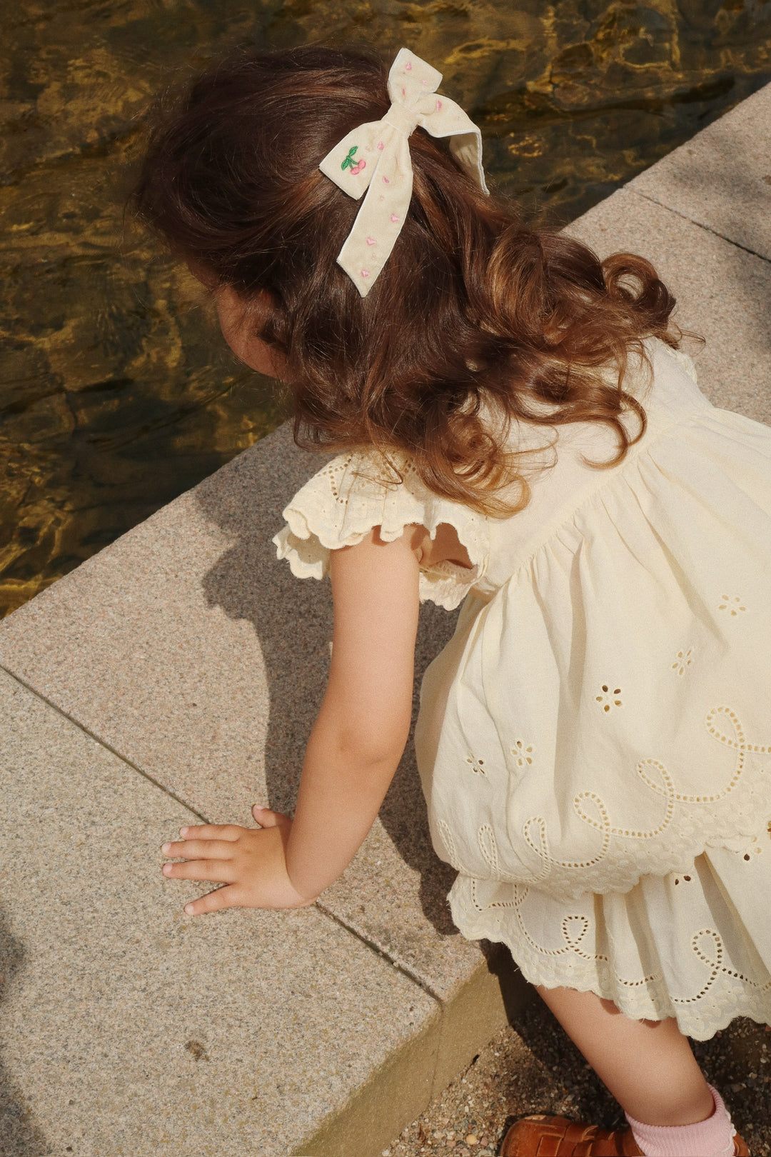 Konges Sløjd Velvet Bow Pearl Hairclip - Pearled Ivory