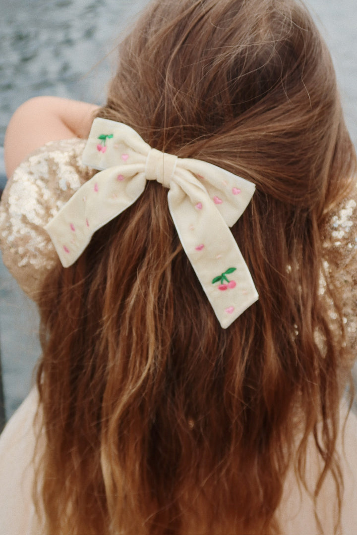 Konges Sløjd Velvet Bow Pearl Hairclip - Pearled Ivory