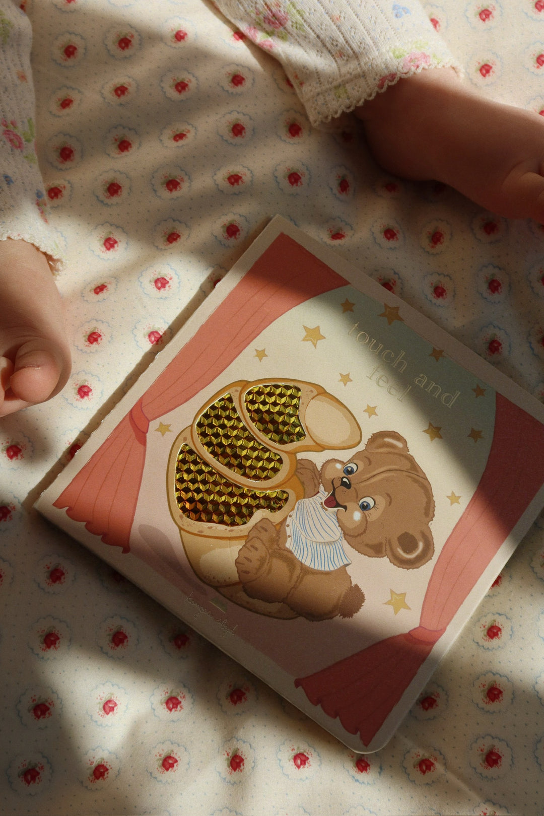 Konges Sløjd Touch and Feel Baby Book - Multi