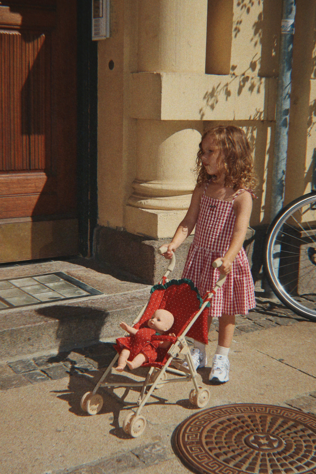 Konges Sløjd Fraise Baby Doll 32cm - Fraise Spot