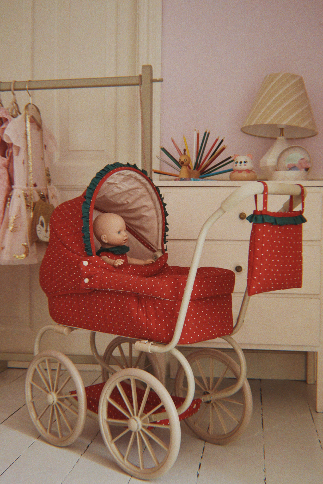 Konges Sløjd Fraise Baby Doll 32cm - Fraise Spot