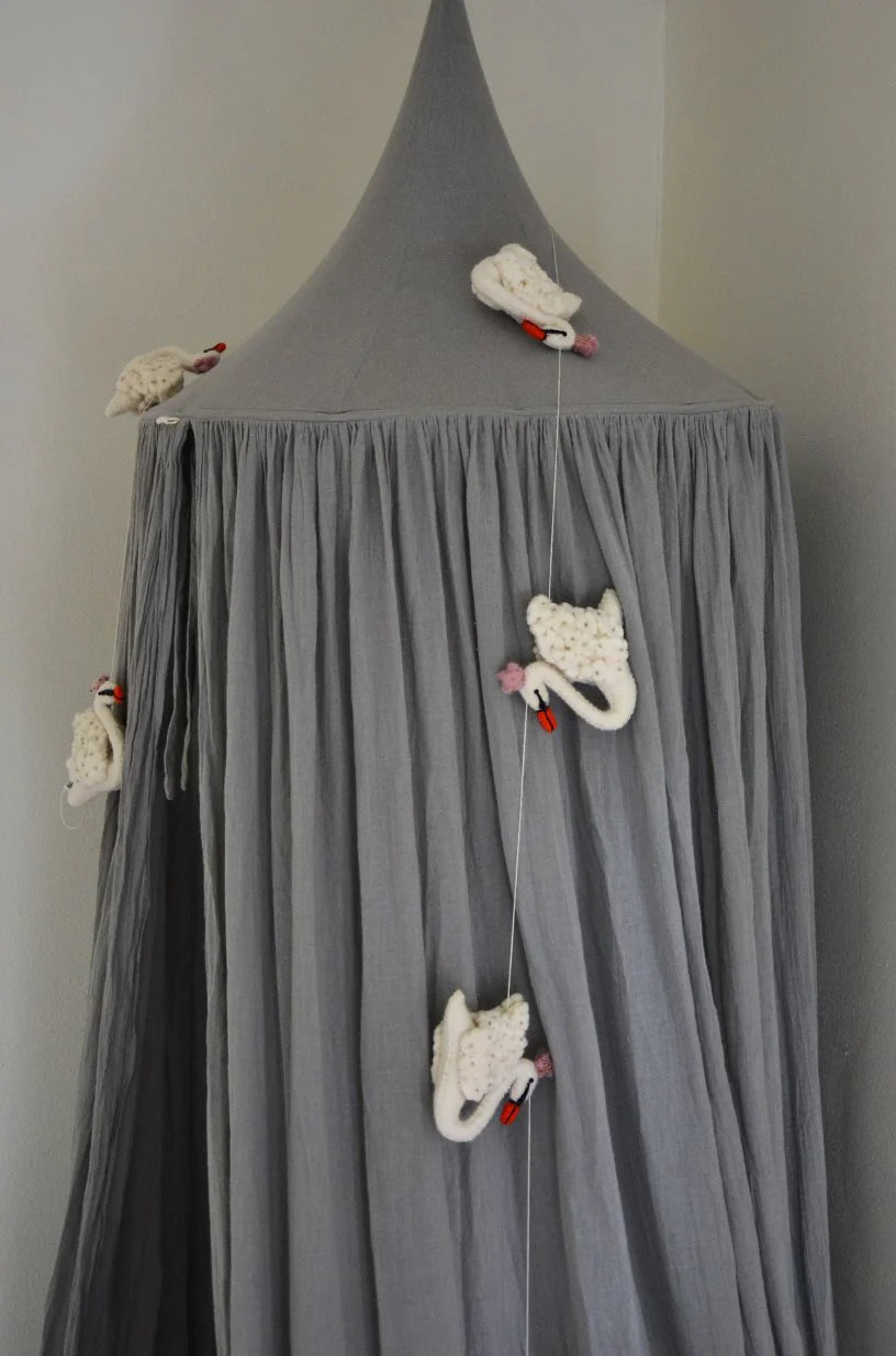 Gamcha Swan Garland - Cream